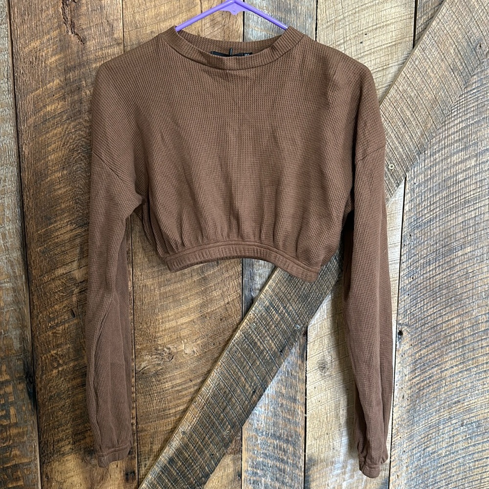 NWT Pretty Little Thing Brown waffle elastic hem cropped sweater